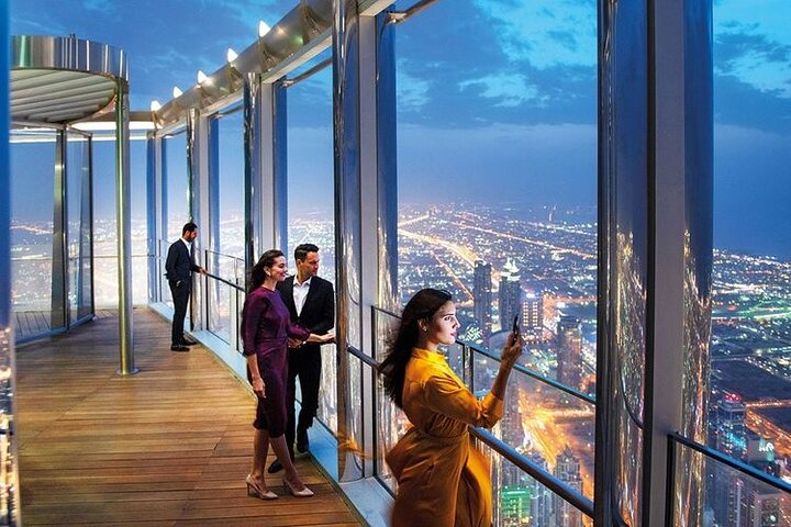 Experience breathtaking views from the 124th floor of Burj Khalifa as you take in the stunning cityscape. Capture moments that showcase the beauty of Dubai at dusk.